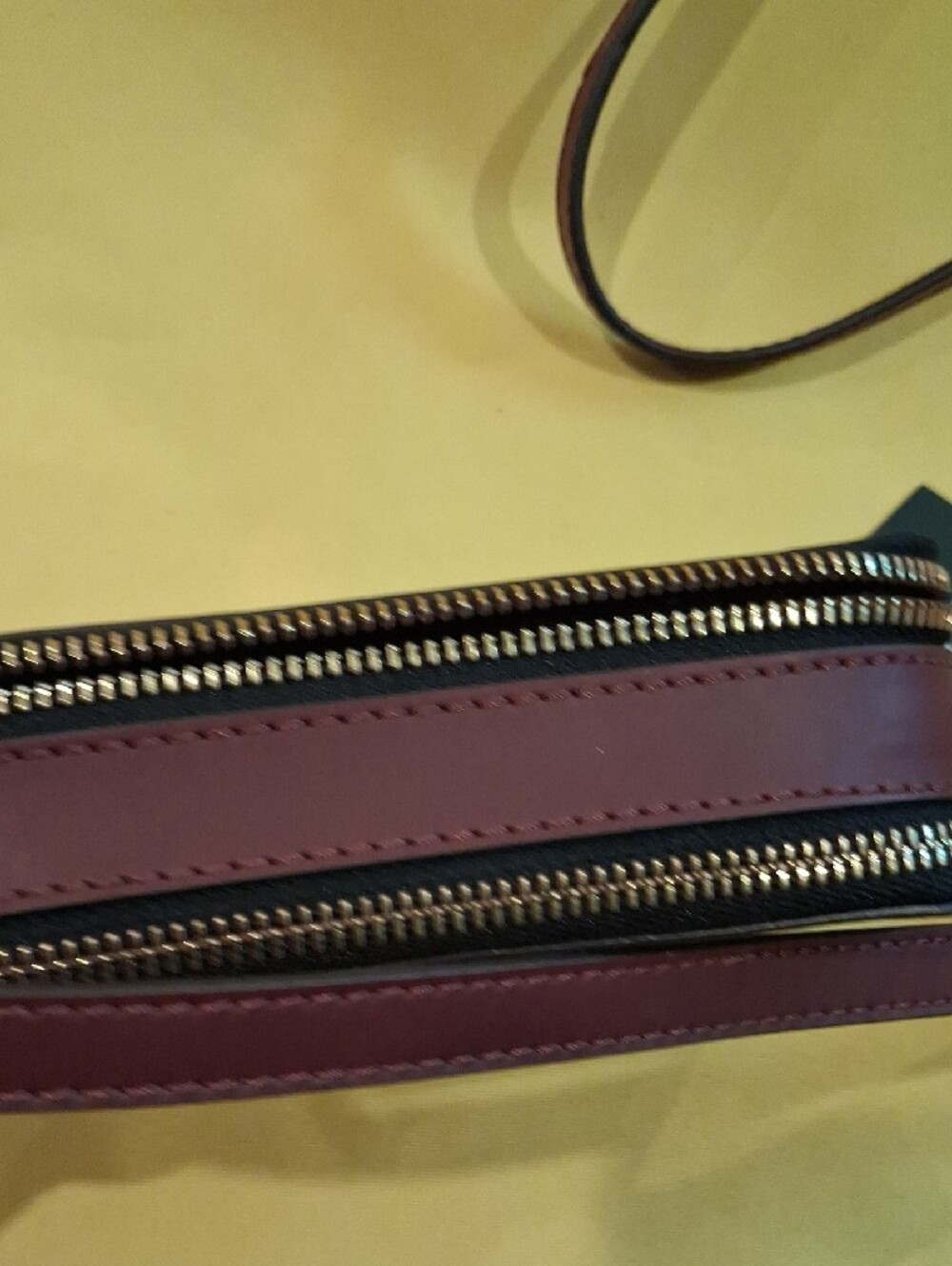 NWT Vince Camuto Wine Leather Zip Crossbody - Picture 4 of 7